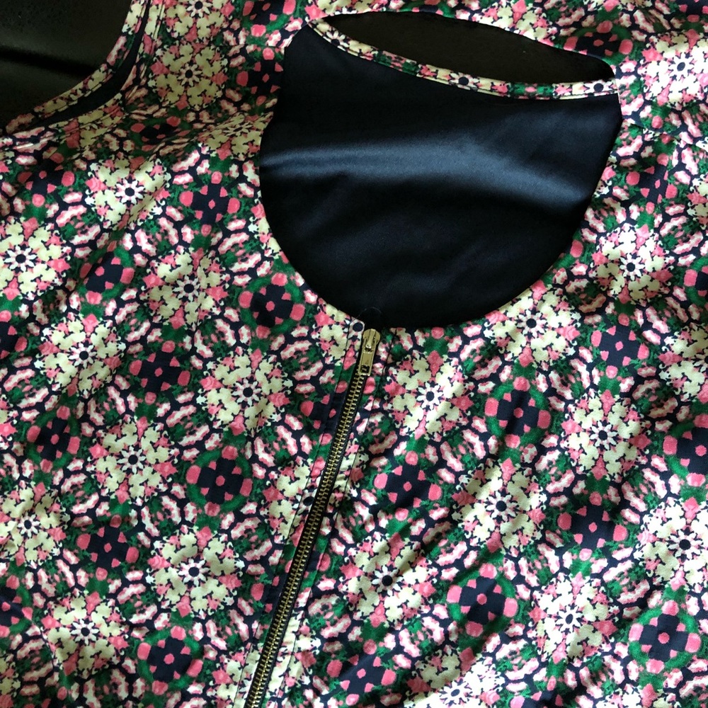 Fun pattern dress - Picture 4 of 5